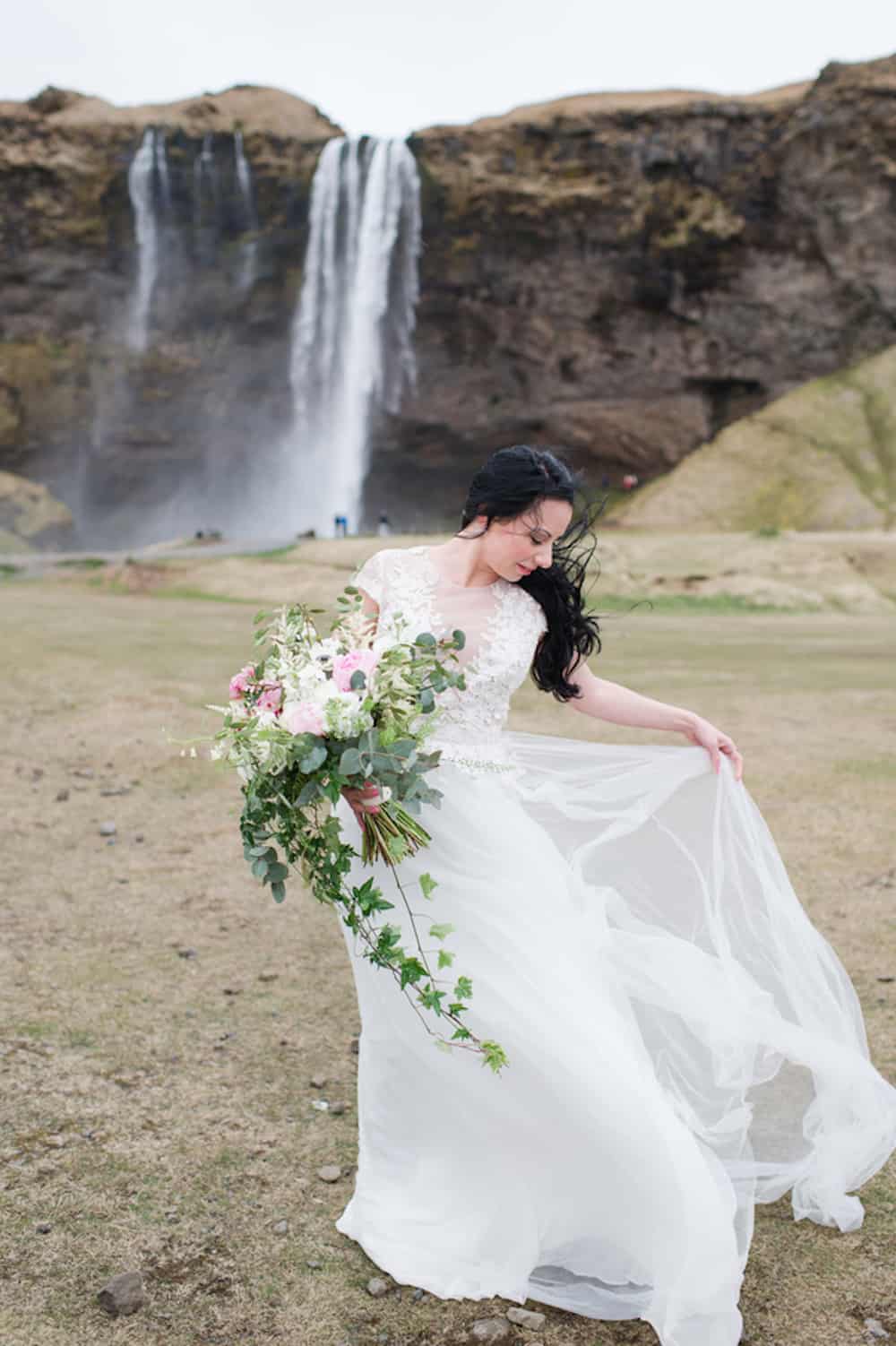 1-__hannah_leigh_llc_hannahleighphotographyicelandelopement16_low