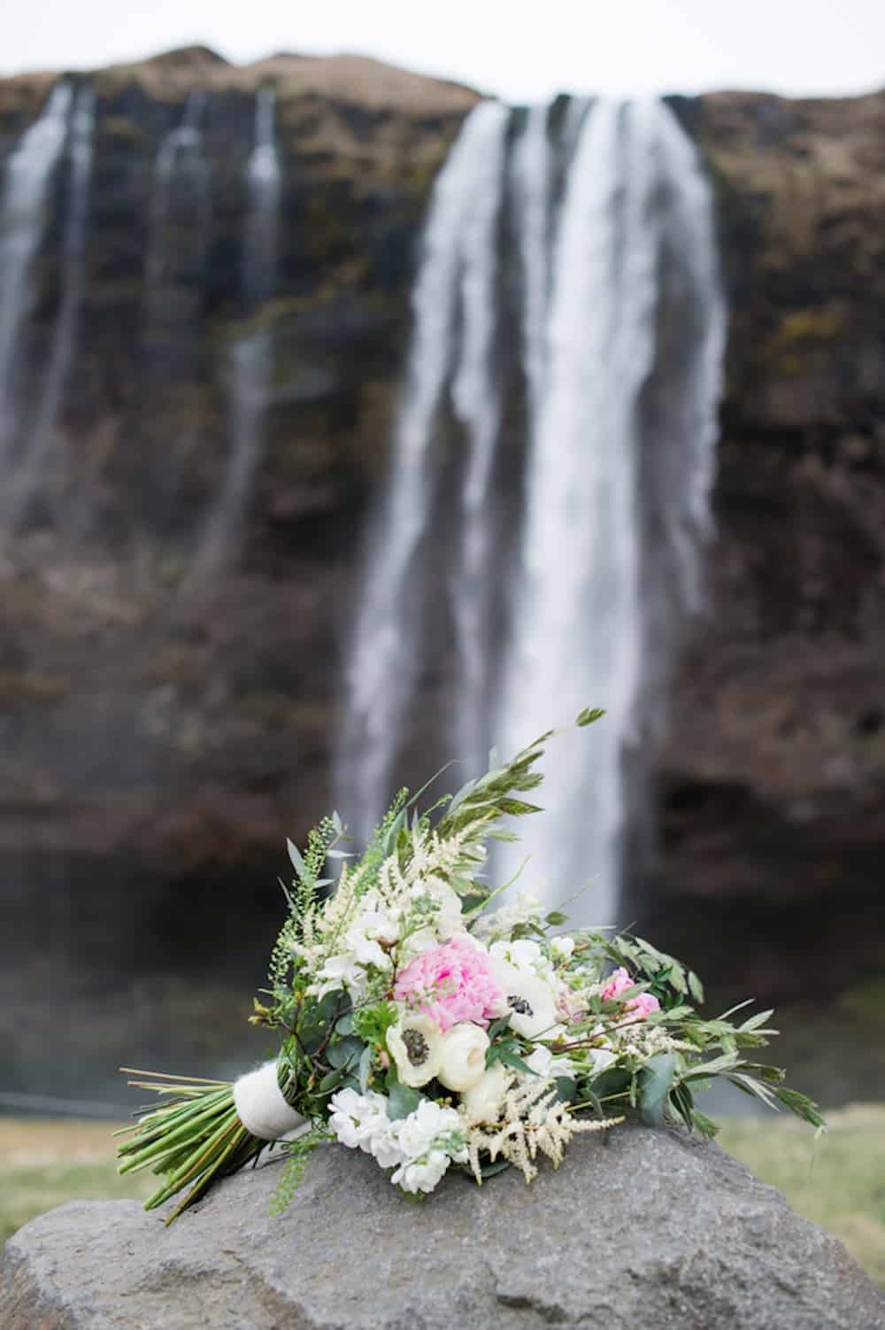 4-__hannah_leigh_llc_hannahleighphotographyicelandelopement126_low