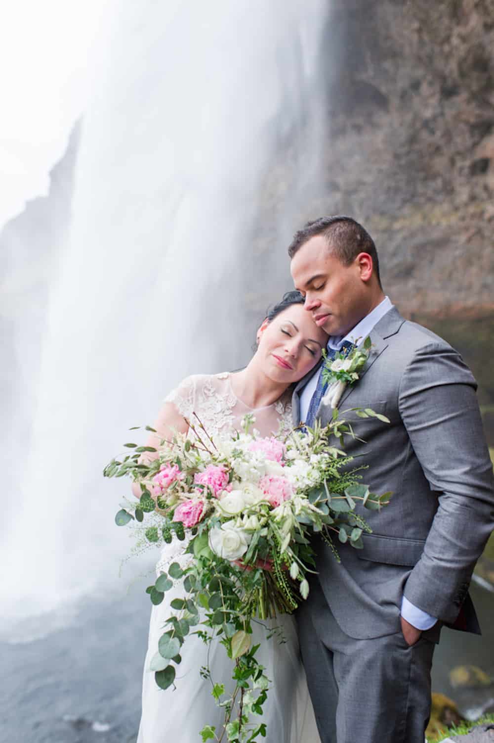 9-__hannah_leigh_llc_hannahleighphotographyicelandelopement71_low