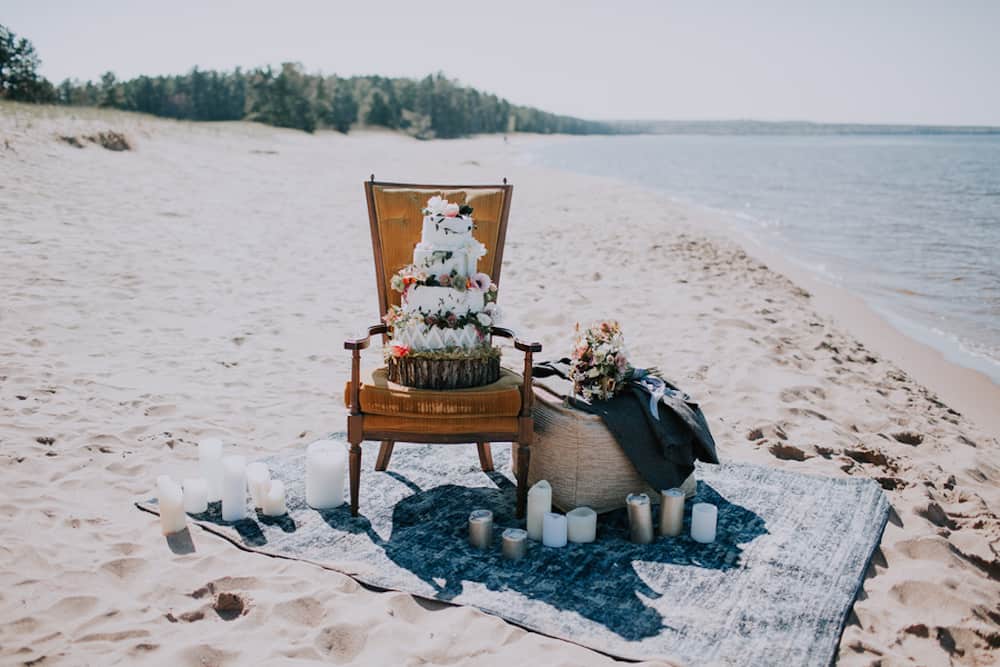 13 VafaPhotography_NorthernMichiganBohemianWeddingInspirationVafaPhoto212_low