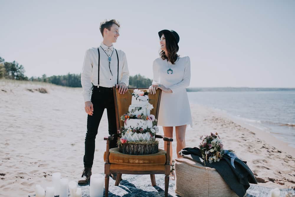 15 VafaPhotography_NorthernMichiganBohemianWeddingInspirationVafaPhoto233_low