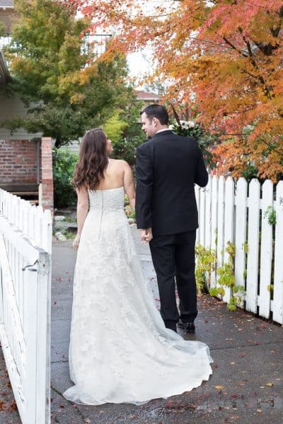 Romantic Rainy Day Wedding in Old Town Jacksonville, Oregon