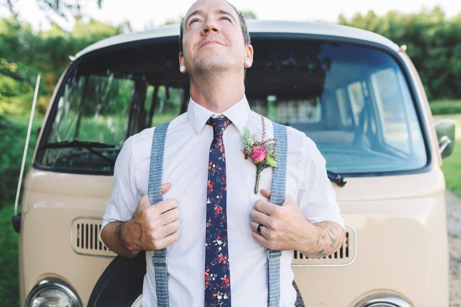 Alternative groom