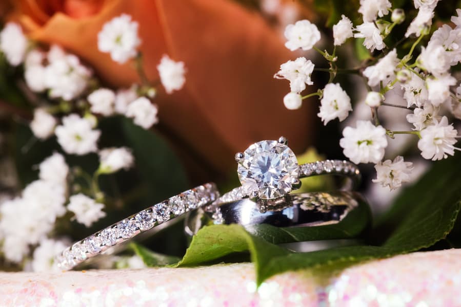Wedding rings and decor