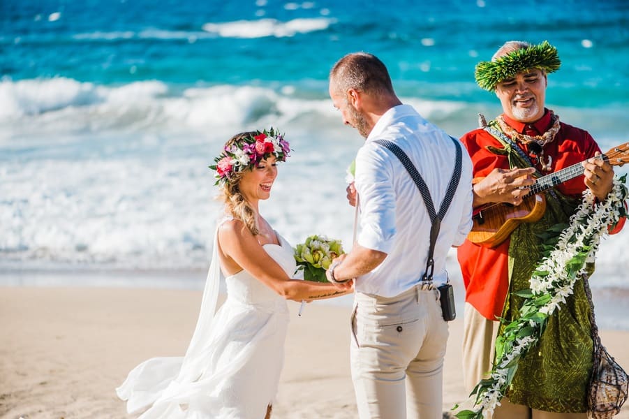 Hawaiian elopement