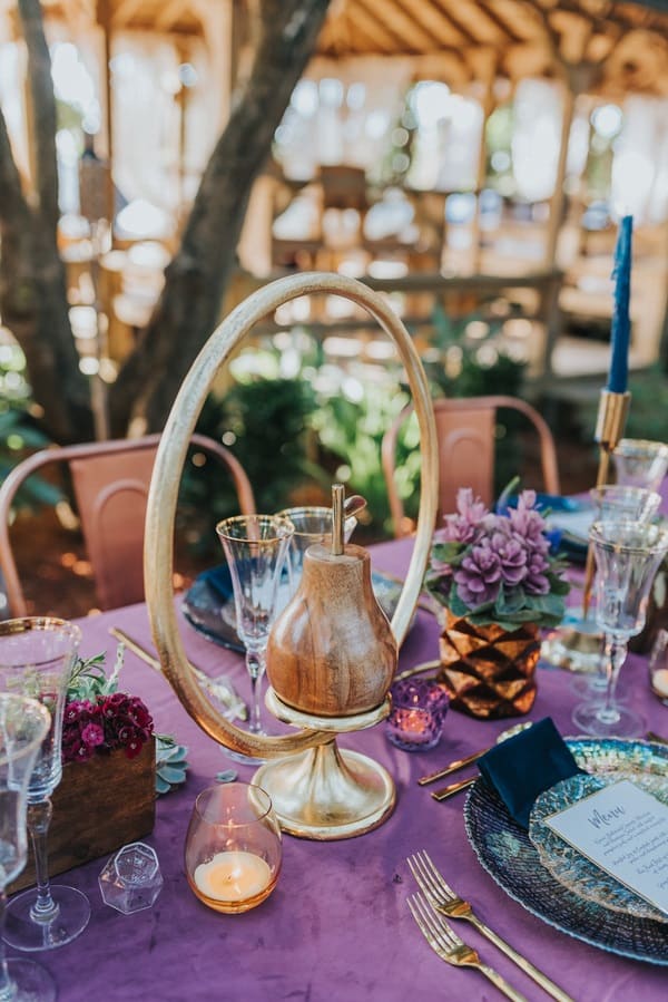 golden table centrepiece