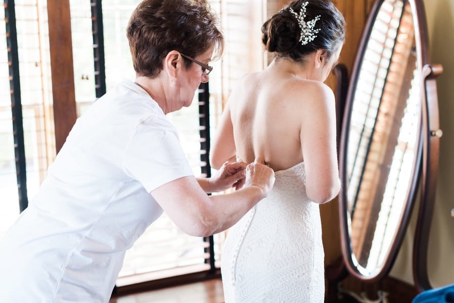 mother and daughter bridal shot