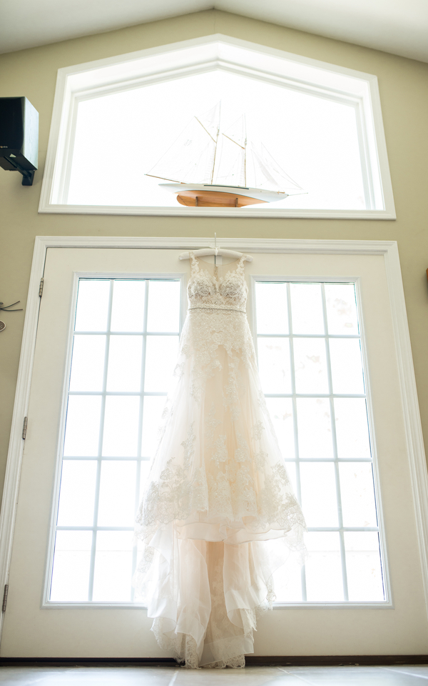 Sound-side Romantic and Classic Wedding at Neuse Breeze