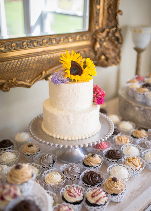 Sound-side Romantic and Classic Wedding at Neuse Breeze