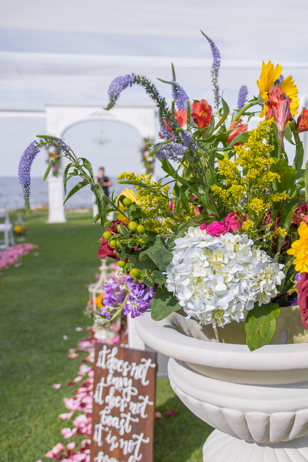 Sound-side Romantic and Classic Wedding at Neuse Breeze