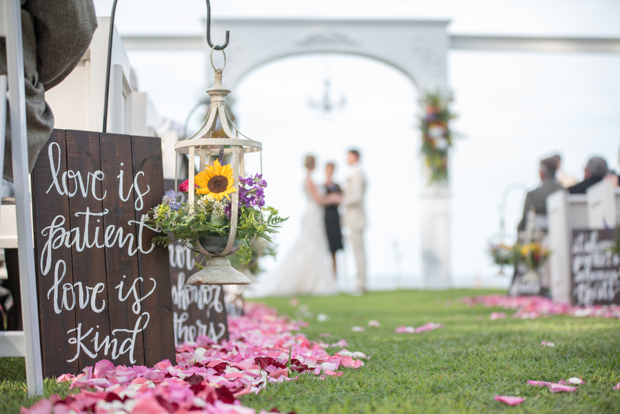 Sound-side Romantic and Classic Wedding at Neuse Breeze