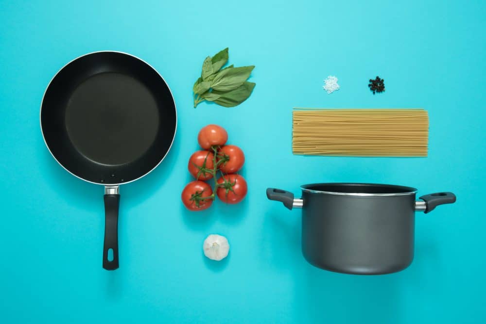 frying-pan-cooking-pasta-tomato-877226