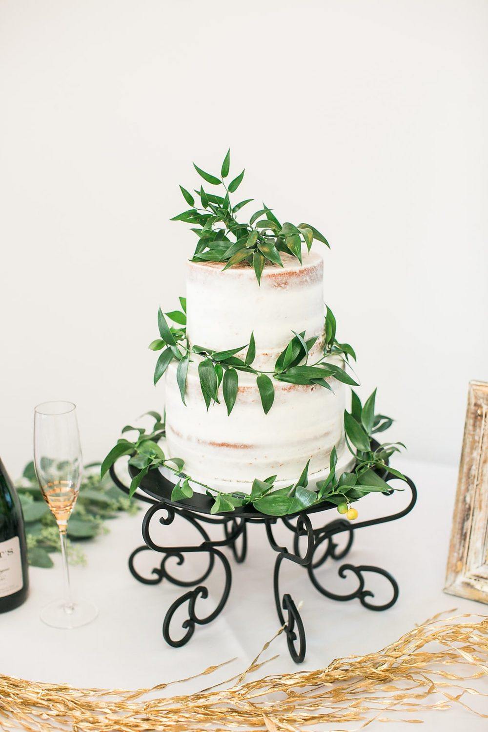 stunning wedding cake