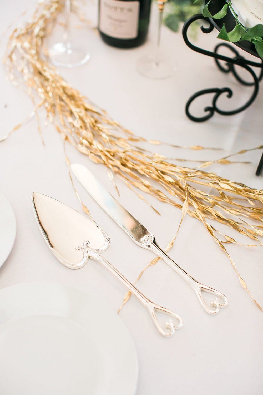 wedding cake slicer
