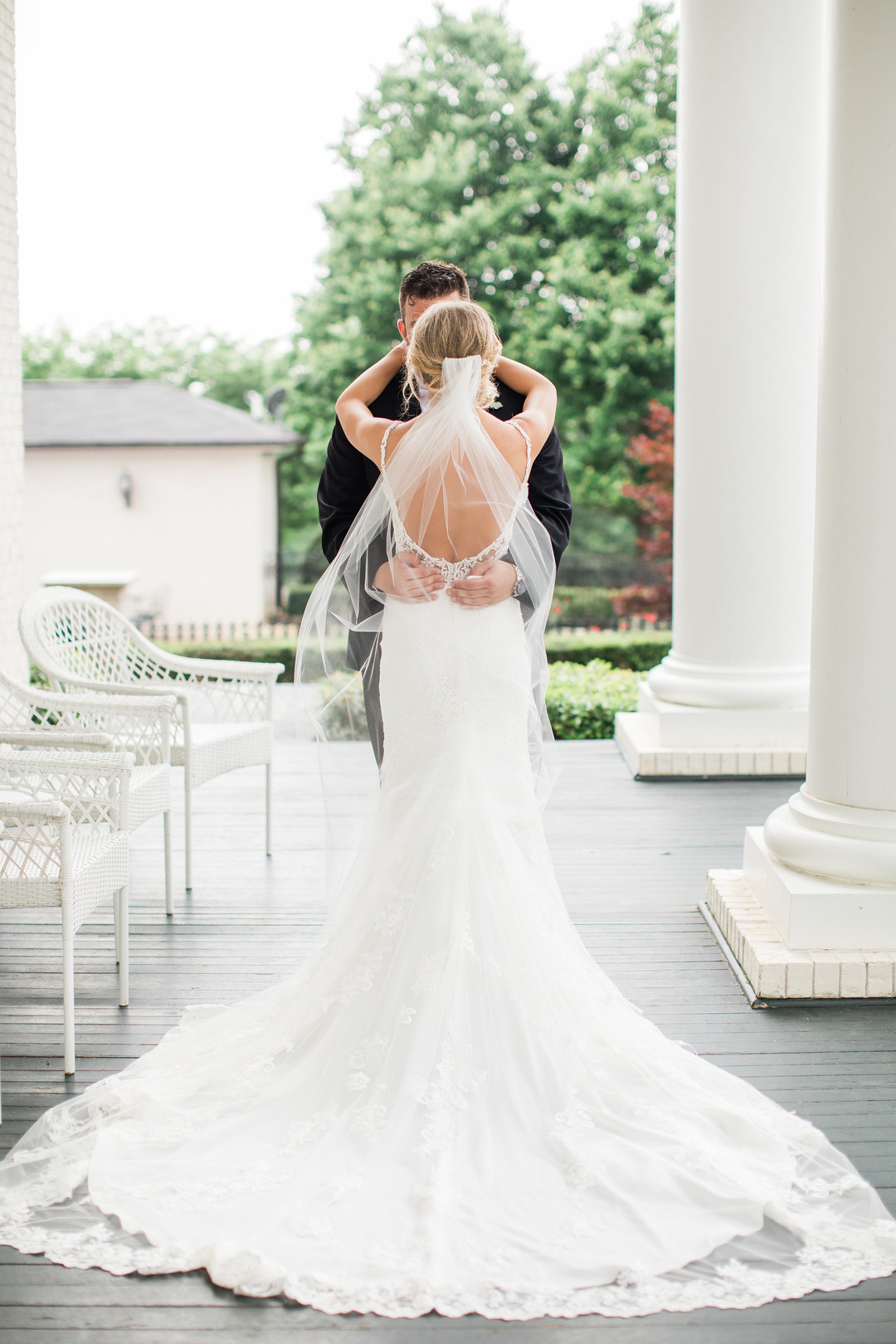 Off white wedding dress hot sale meaning