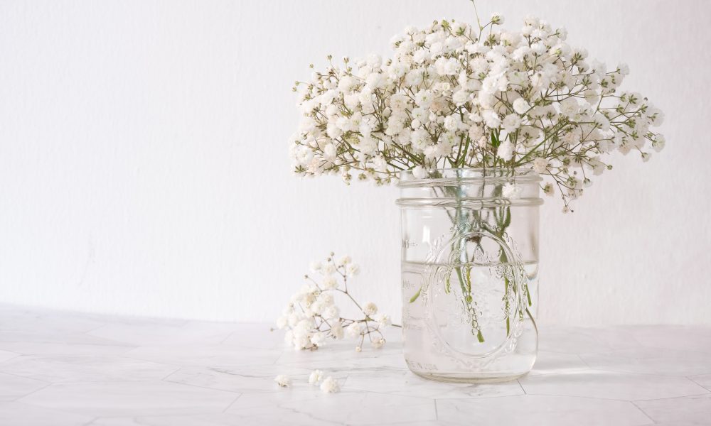 The Meaning and Symbolism of White Filler Flowers in Wedding Traditions
